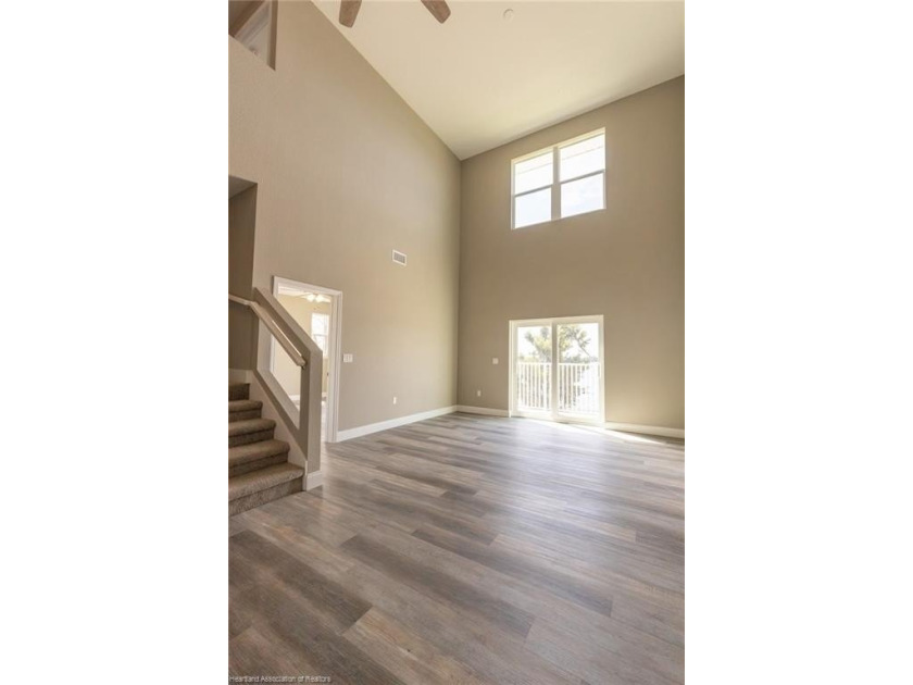 Like-New Luxury Lakefront Townhome - 4BR / 3.5BA / 3 Levels - - photo 31
