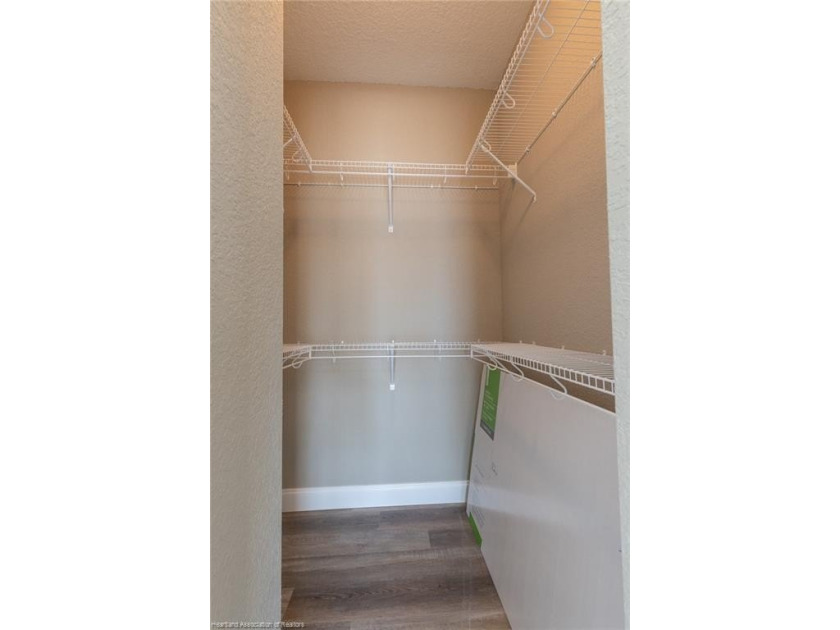 Like-New Luxury Lakefront Townhome - 4BR / 3.5BA / 3 Levels - - photo 47
