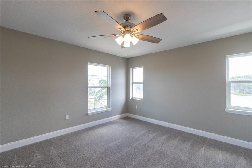 Like-New Luxury Lakefront Townhome - 4BR / 3.5BA / 3 Levels - - photo 48