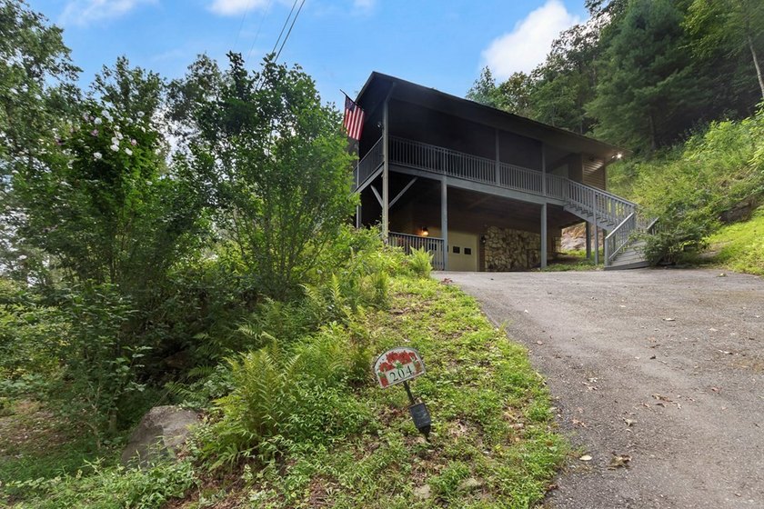 Welcome to mountain living at its finest. Nestled on 1.72+/- - photo 4