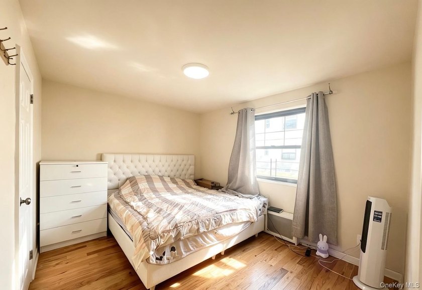 NO INTERVIEW / MOVE IN CONDITION/ Garden-Style 3 Bedroom Coop - photo 4