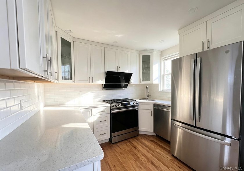 NO INTERVIEW / MOVE IN CONDITION/ Garden-Style 3 Bedroom Coop - photo 5