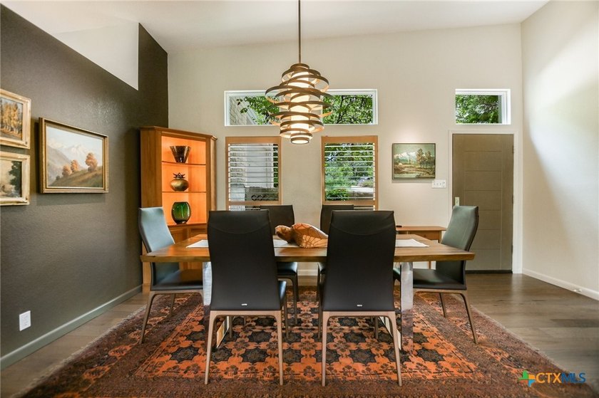 Experience gorgeous views, modern luxury, and a prime location - photo 5