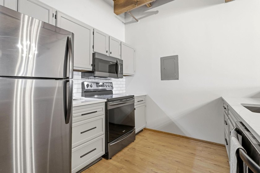 Located on a quiet street in the heart of the North Loop, you - photo 13