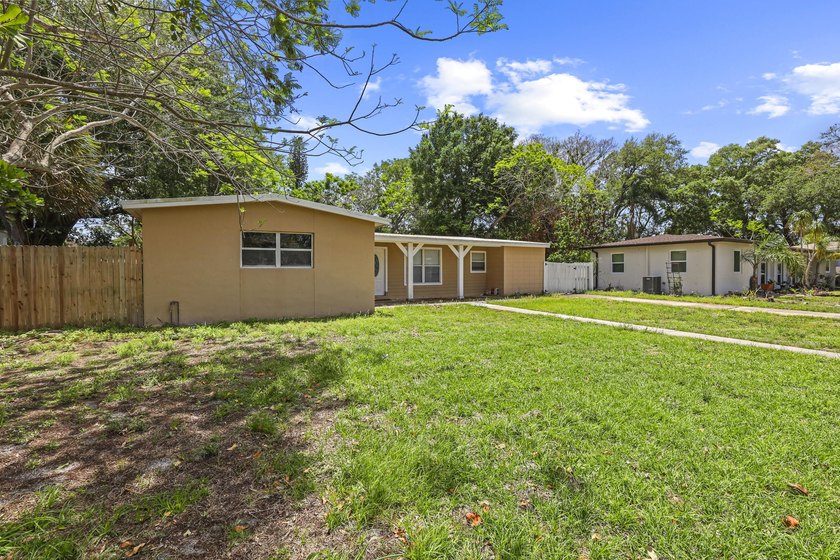 Charming 3-bedroom pool home in a great Port St. Lucie location! - photo 4