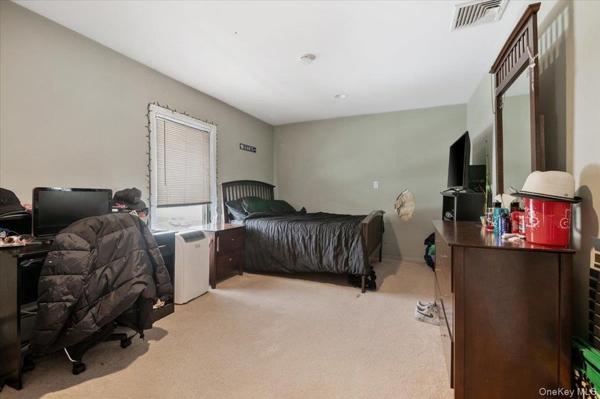 Welcome to 5 Lafayette Place in the heart of Massapequa Shores - - photo 15