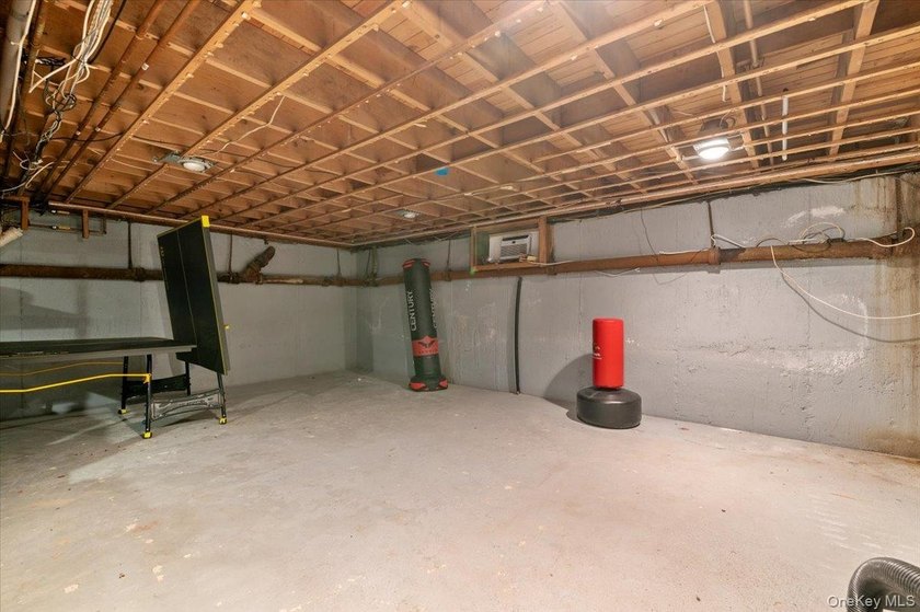 Welcome to 5 Lafayette Place in the heart of Massapequa Shores - - photo 17