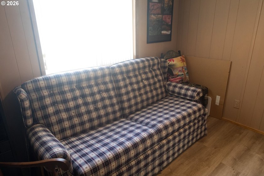 Welcome to this well kept 2 bedroom, 2 bathroom single-wide - photo 20
