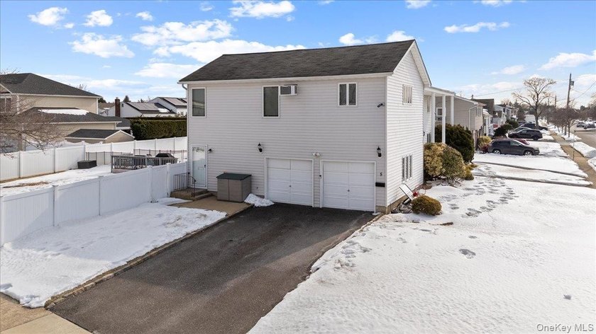Welcome to 5 Lafayette Place in the heart of Massapequa Shores - - photo 21