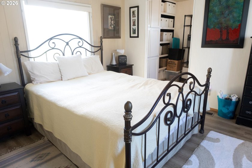 Welcome to this well kept 2 bedroom, 2 bathroom single-wide - photo 22