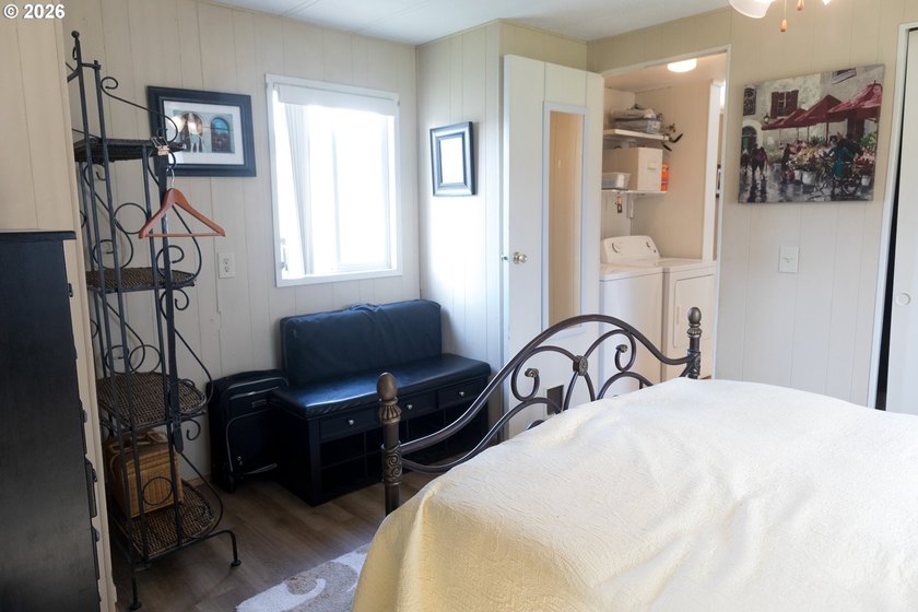 Welcome to this well kept 2 bedroom, 2 bathroom single-wide - photo 24
