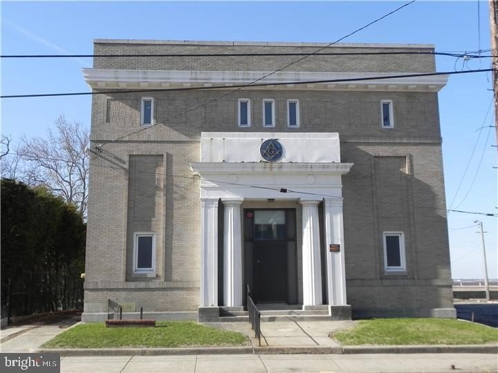 This property is situated within the MD1 (marina district) of - photo 2
