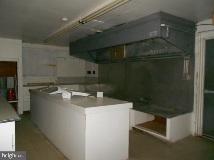 This property is situated within the MD1 (marina district) of - photo 10