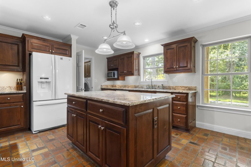 Bayou View Beauty - Perfect for Large or Multi-Generational - photo 12