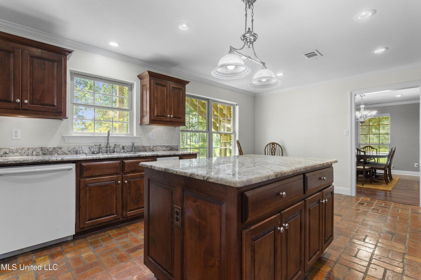 Bayou View Beauty - Perfect for Large or Multi-Generational - photo 15