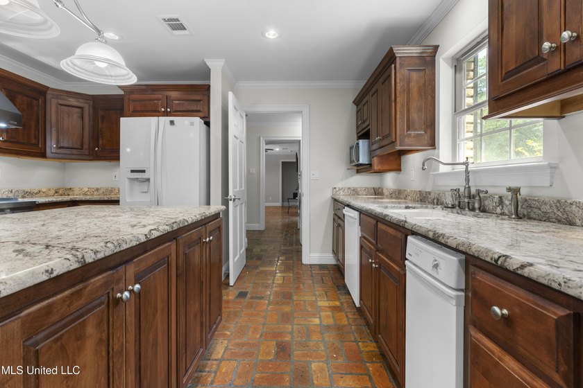 Bayou View Beauty - Perfect for Large or Multi-Generational - photo 16