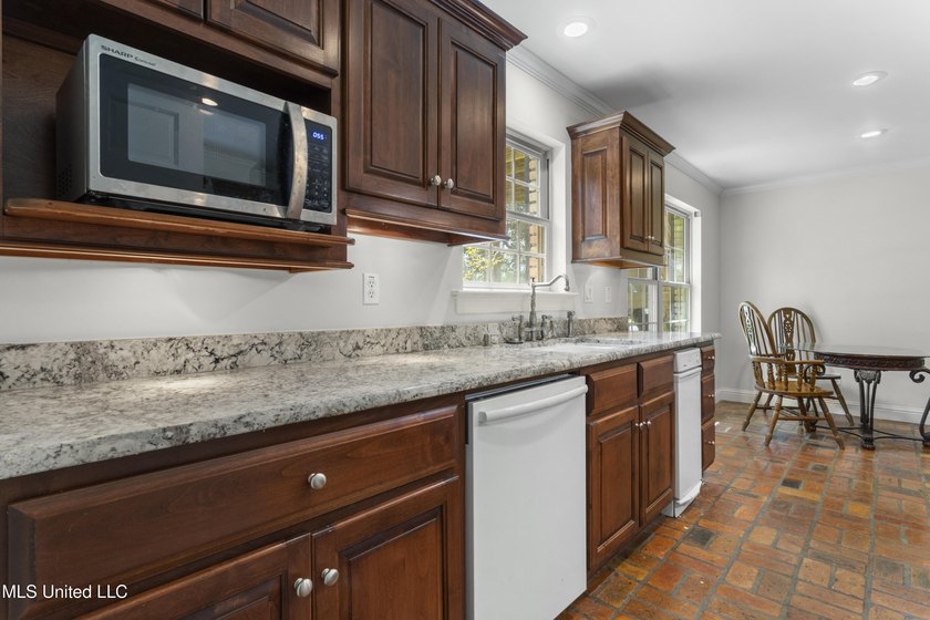 Bayou View Beauty - Perfect for Large or Multi-Generational - photo 17