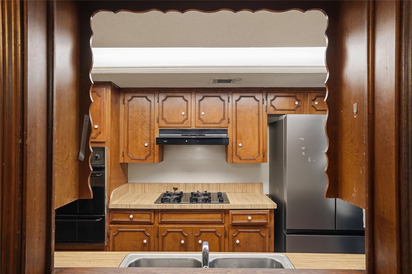 Welcome to this charming traditional-style, two-story home - photo 20