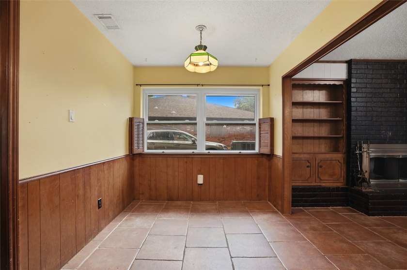 Welcome to this charming traditional-style, two-story home - photo 24