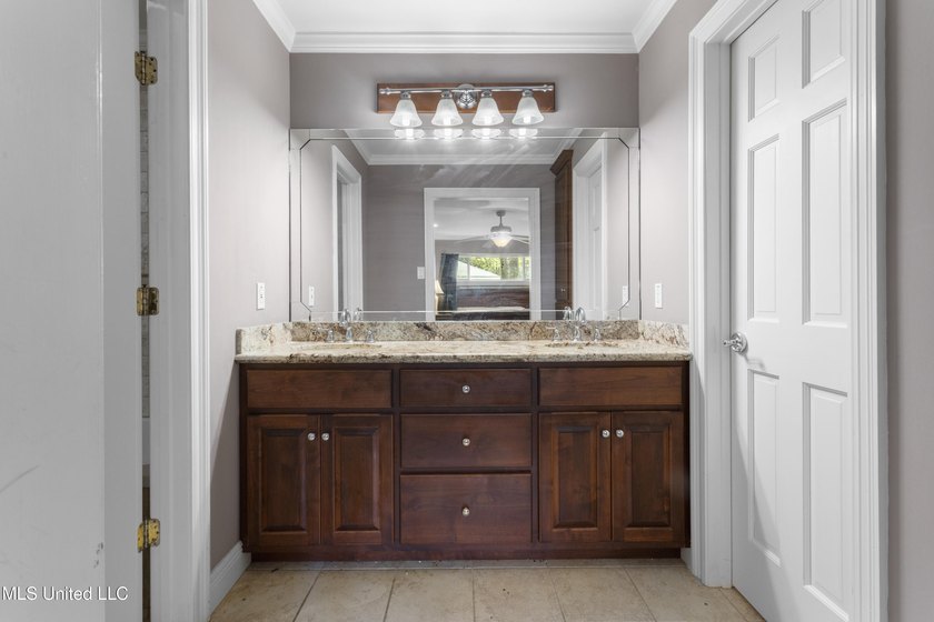 Bayou View Beauty - Perfect for Large or Multi-Generational - photo 26