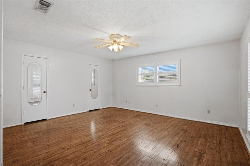Welcome to this charming traditional-style, two-story home - photo 34