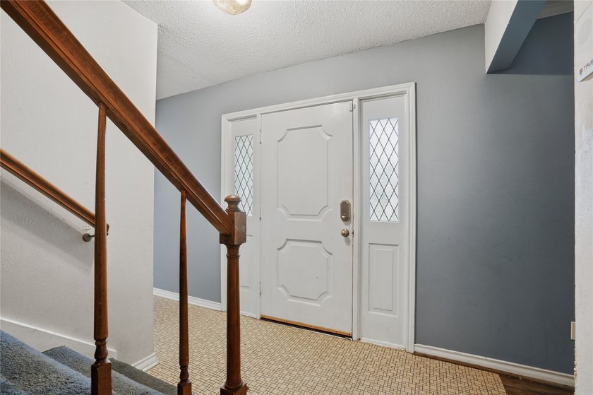 Welcome to this charming traditional-style, two-story home - photo 37