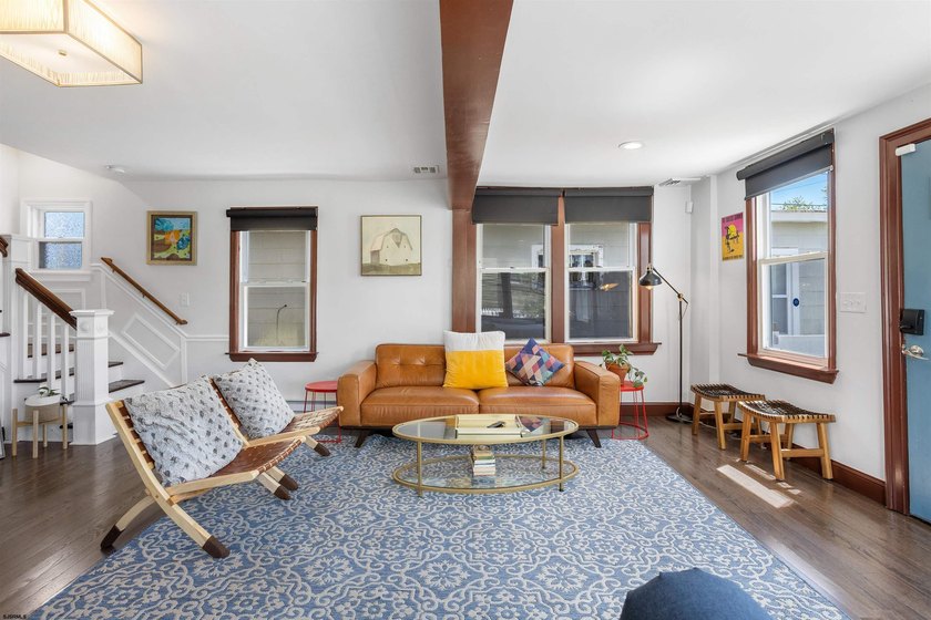 Welcome to this charming 4-bedroom, 2.5-bath single-family home - photo 11
