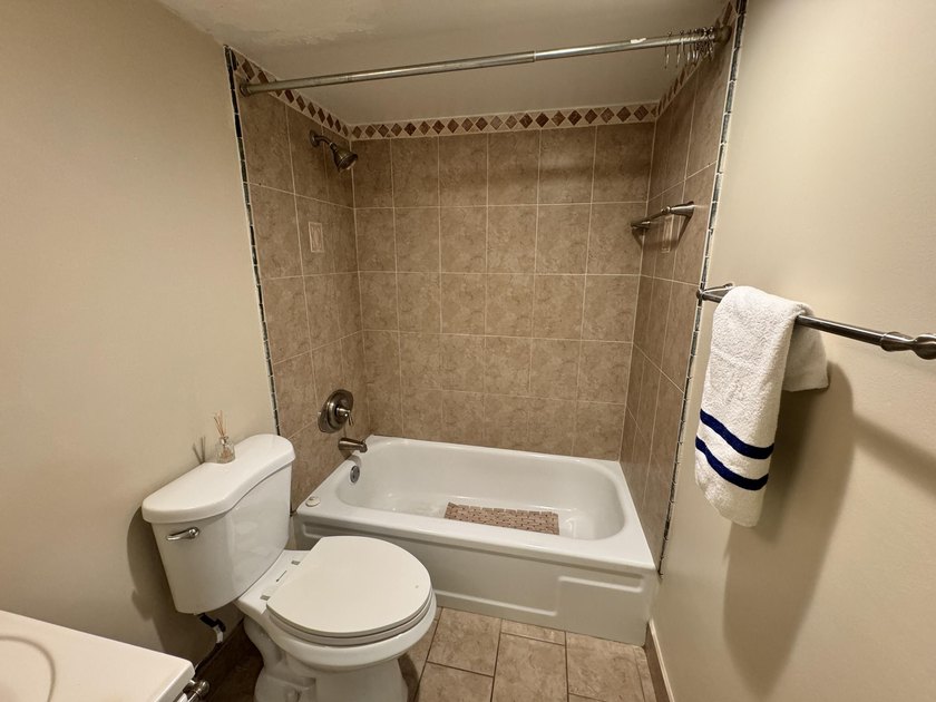 Beautiful waterfront condo located on the 1st floor with water - photo 4