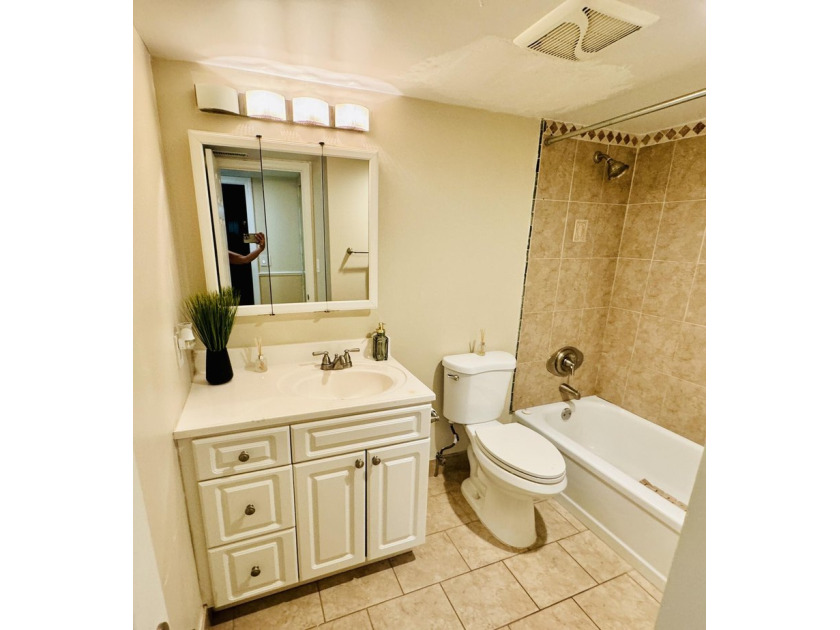 Beautiful waterfront condo located on the 1st floor with water - photo 5