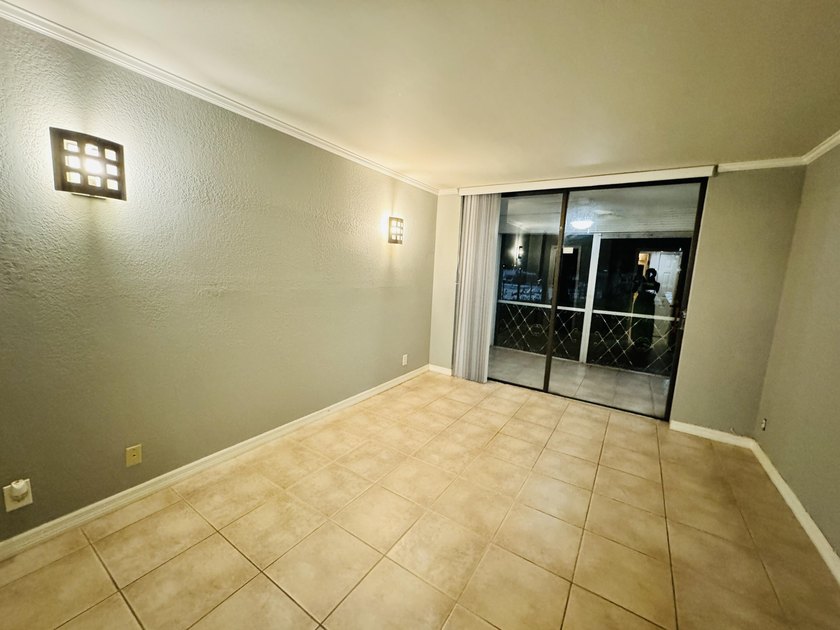 Beautiful waterfront condo located on the 1st floor with water - photo 7