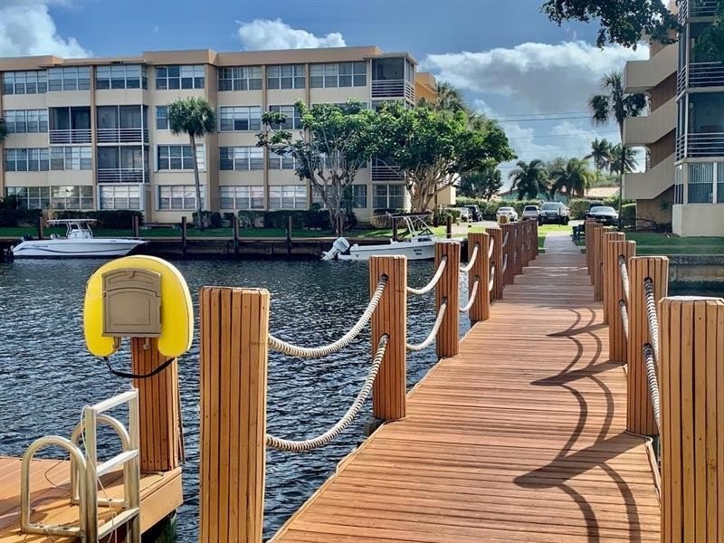 Beautiful waterfront condo located on the 1st floor with water - photo 10