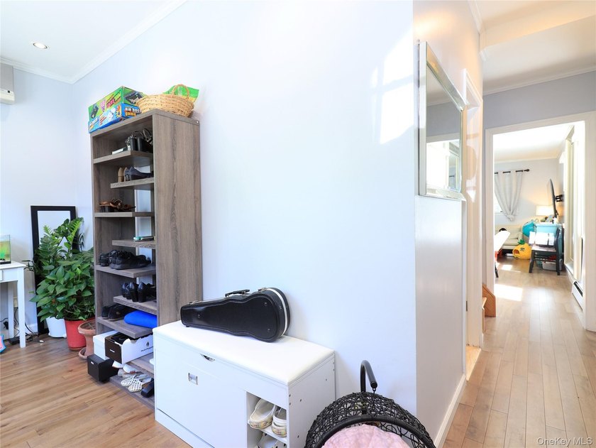 Renovated in 2020. 3 Bedrooms,1 Full Bath Cozy Colonial Zoned in - photo 22