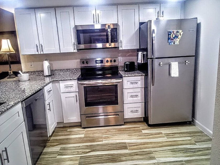 Beautifully maintained ground-floor condo located in the - photo 2