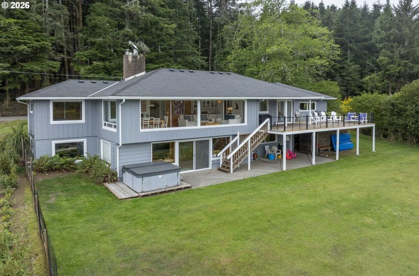 Enjoy this classic lakefront home with stunning views on the - photo 4