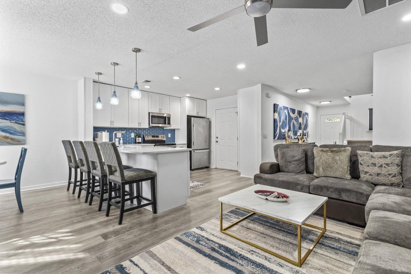 Fully furnished, completely remodeled two-bedroom - photo 15