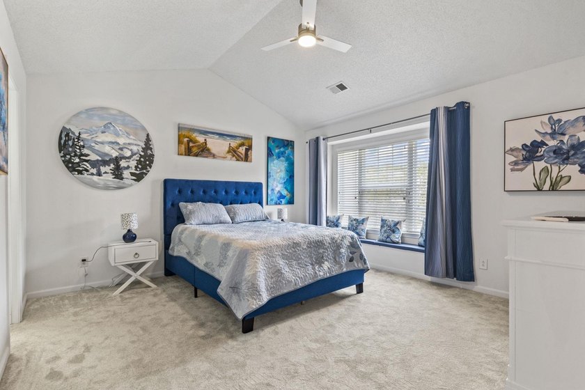Fully furnished, completely remodeled two-bedroom - photo 19