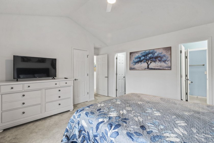 Fully furnished, completely remodeled two-bedroom - photo 20