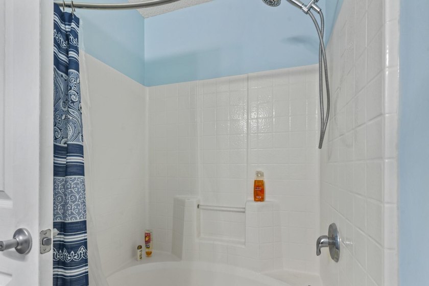 Fully furnished, completely remodeled two-bedroom - photo 22