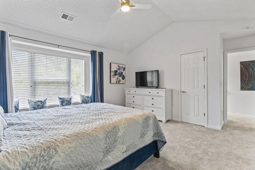 Fully furnished, completely remodeled two-bedroom - photo 23