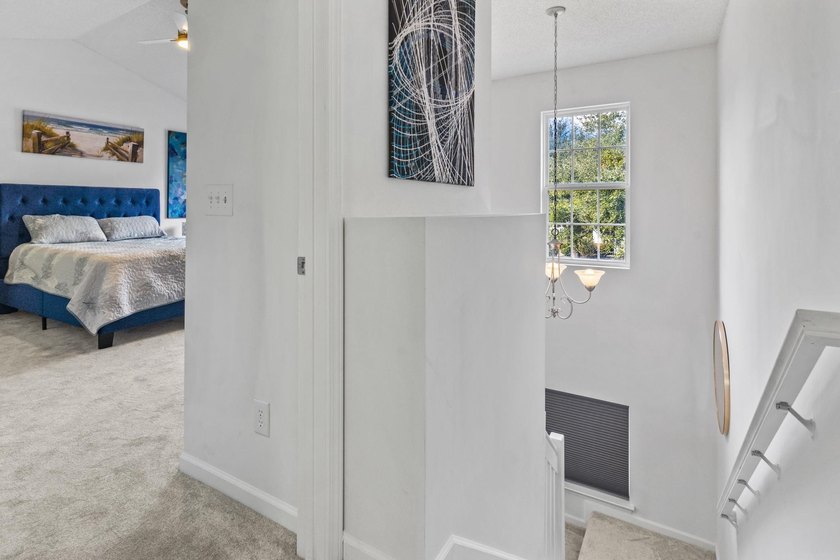 Fully furnished, completely remodeled two-bedroom - photo 24