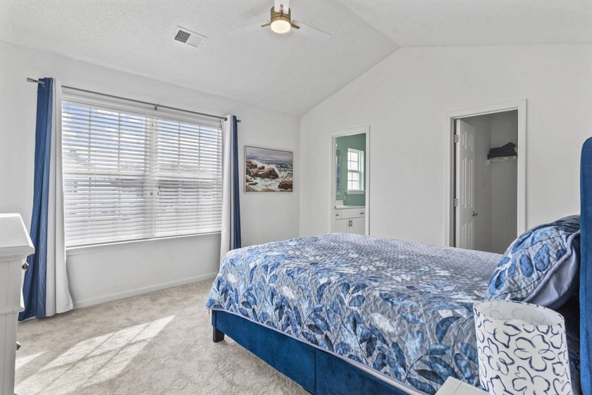Fully furnished, completely remodeled two-bedroom - photo 26