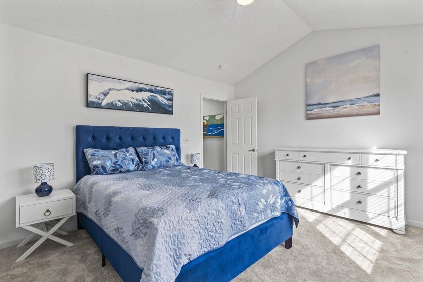 Fully furnished, completely remodeled two-bedroom - photo 27