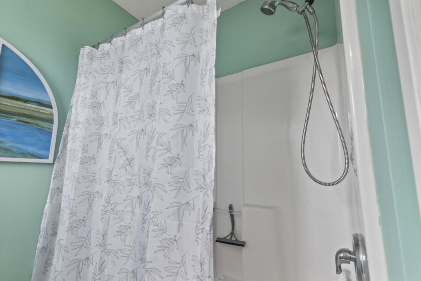 Fully furnished, completely remodeled two-bedroom - photo 29