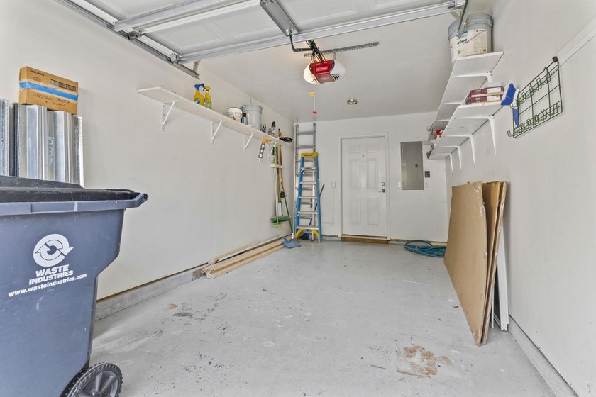 Fully furnished, completely remodeled two-bedroom - photo 33