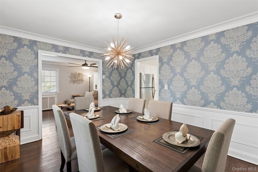 Welcome to this beautifully renovated 3-bedroom, 3-bath Colonial - photo 6