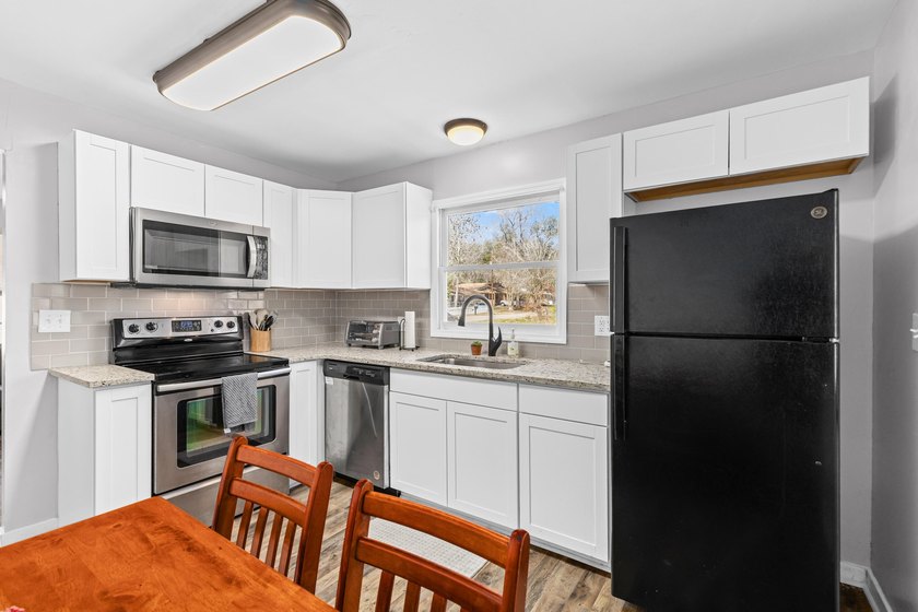 A full 2022 renovation, a big fenced yard, and a commute you can - photo 8