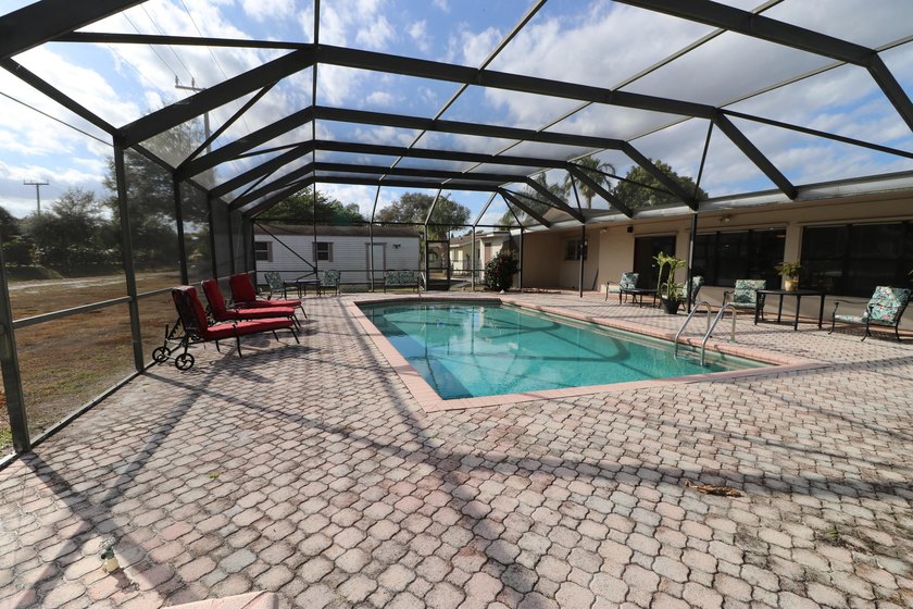 Spacious 3/2 home boasting 2350+ square feet under air with - photo 11