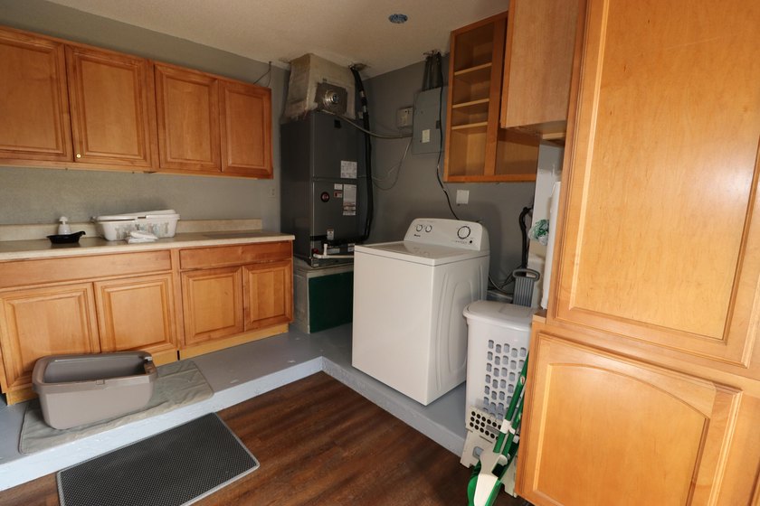 Spacious 3/2 home boasting 2350+ square feet under air with - photo 19