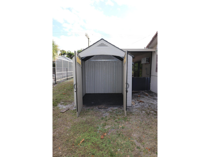 Spacious 3/2 home boasting 2350+ square feet under air with - photo 21