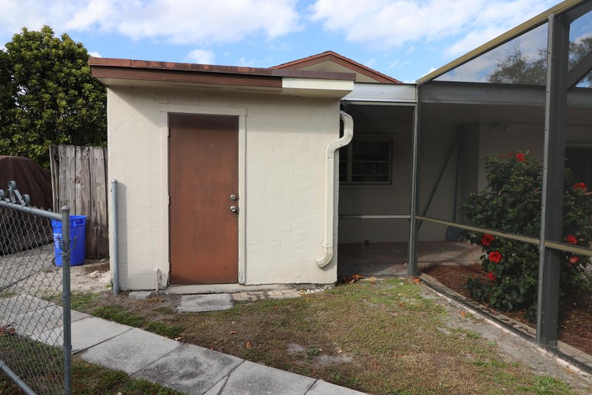 Spacious 3/2 home boasting 2350+ square feet under air with - photo 22